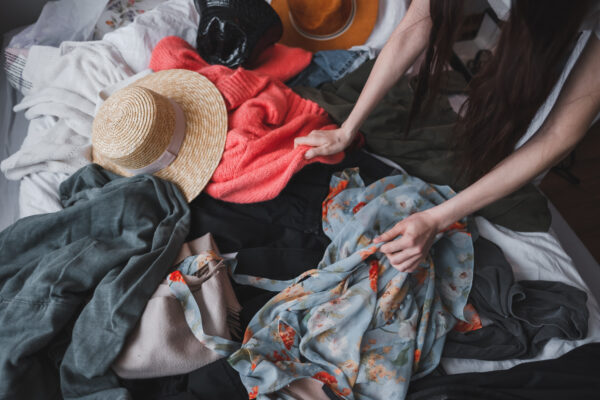 Cómo Guardar y Conservar la Ropa de Verano para la Próxima Temporada