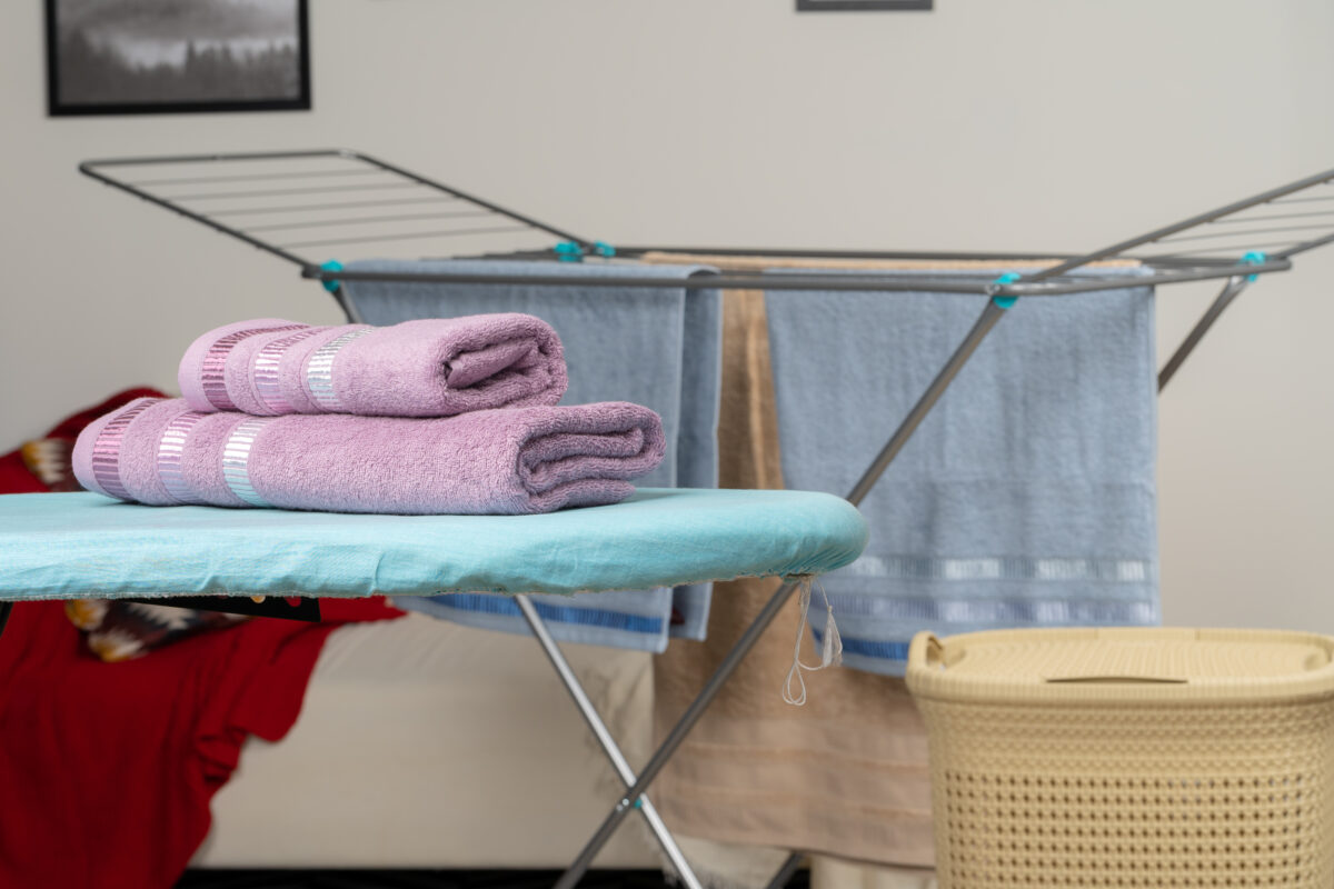 Cómo Secar la Ropa en Otoño sin Dañarla: Trucos Caseros y Uso Correcto de la Secadora